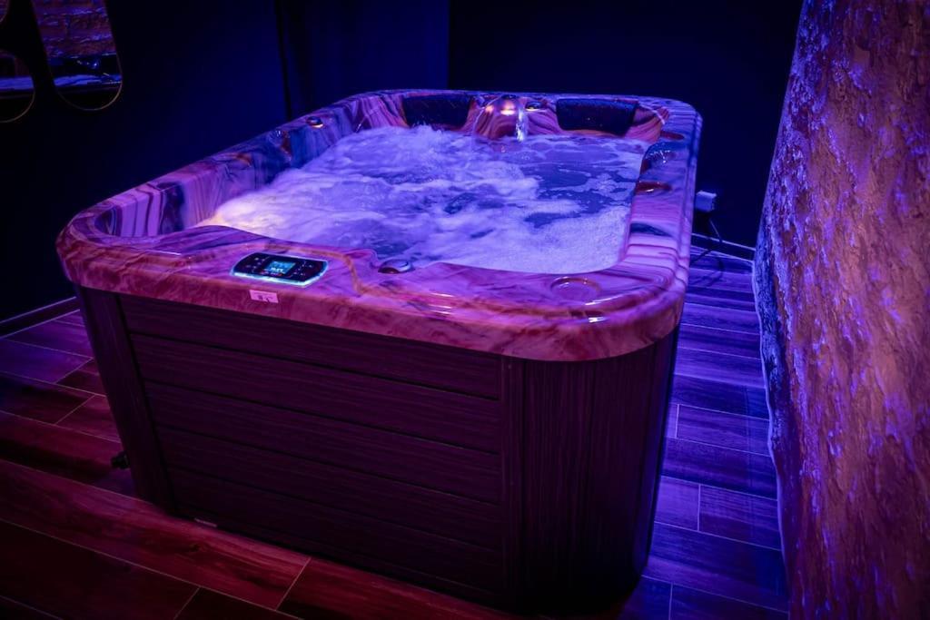 Love Room Spa Privatif Villefranche-sur-Saône Екстериор снимка